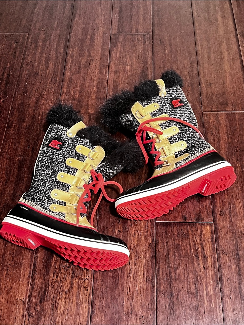 Sorel Tofino Herringbone  Black, Red & Tan Lace-Up Boots